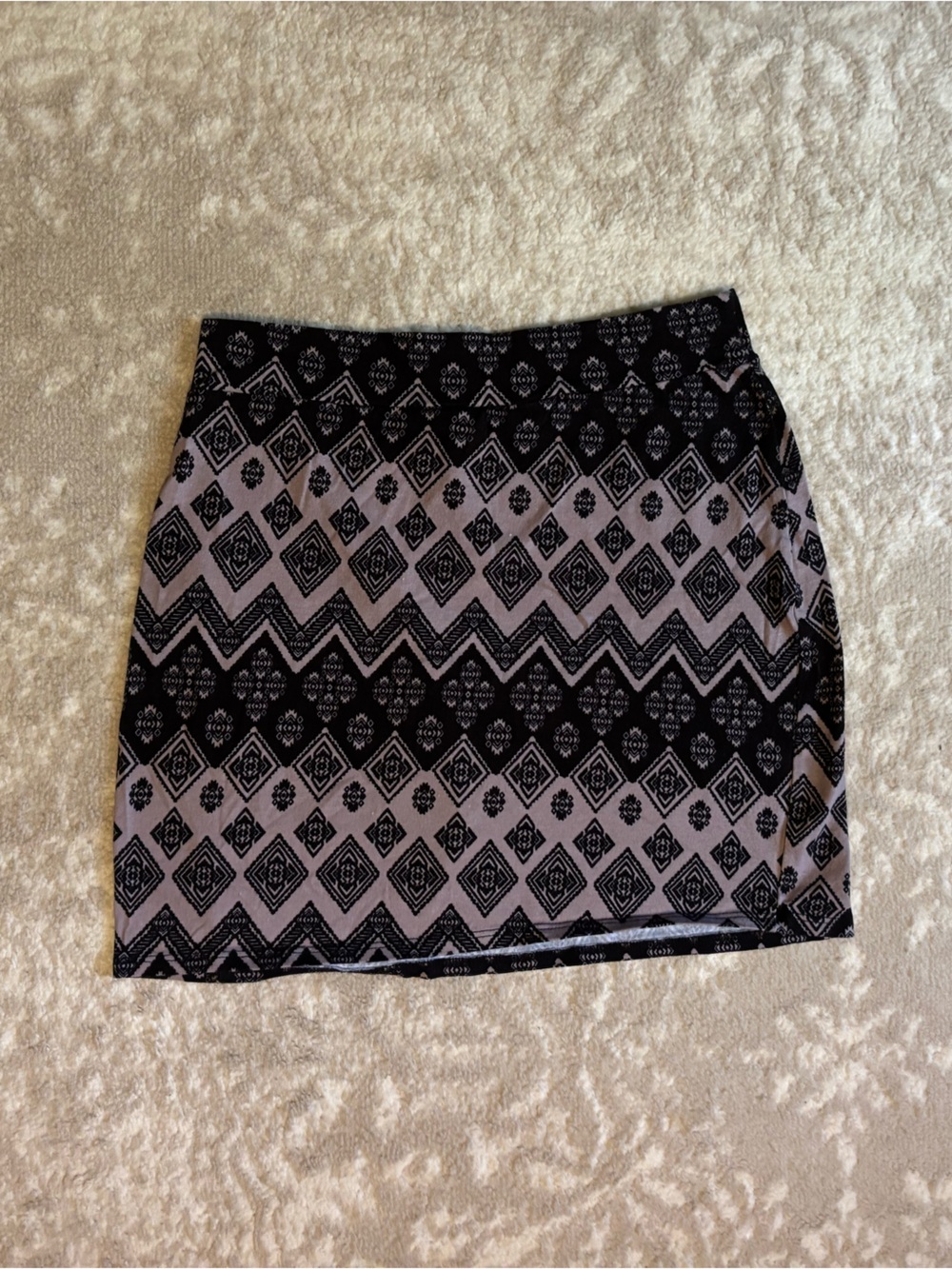 Charlotte Russe - Black Geo Pattern Slim Fitted Pencil Short Skirt Size Large